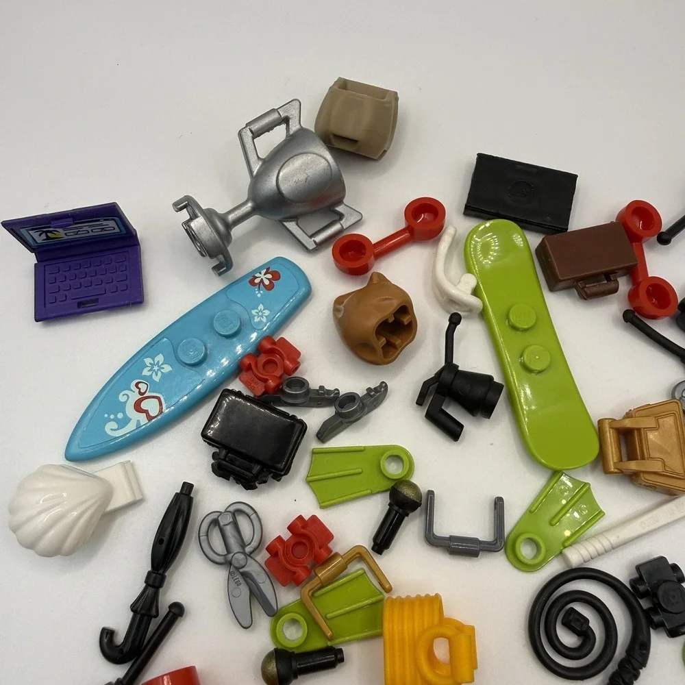 Lego Lot of 50 Minifigure Accessories Holdable/ Wearable Suitcase Guitar 004 - Picture 2 of 5